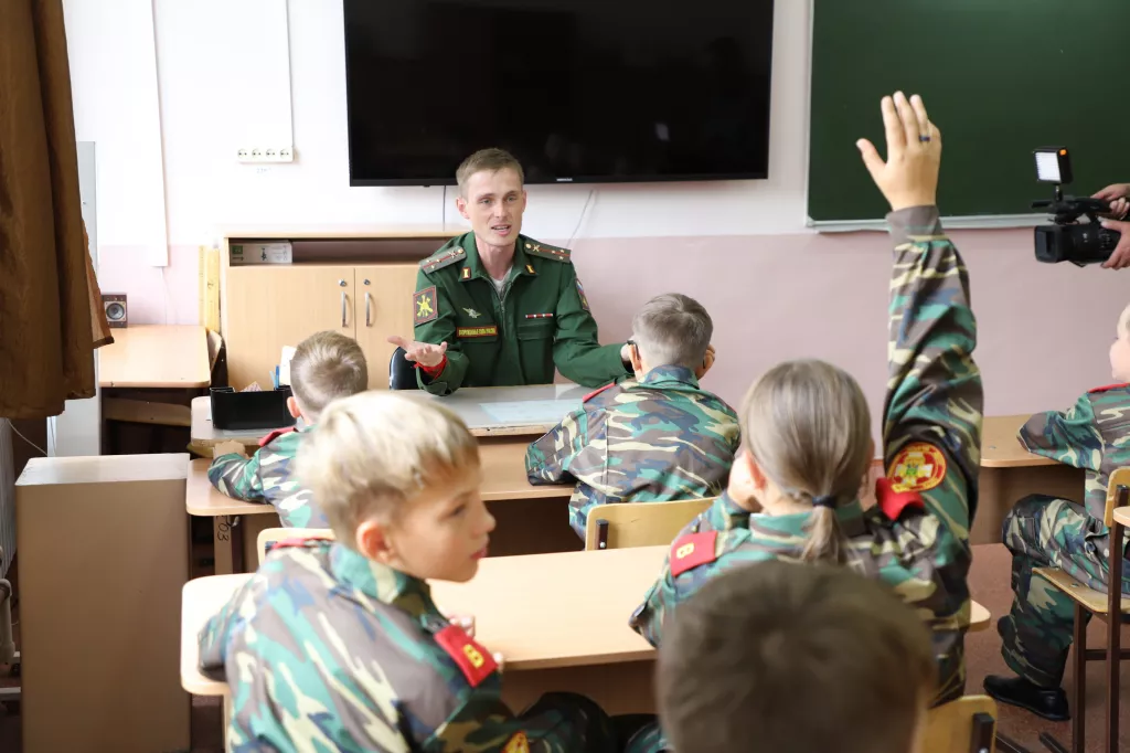 Человек–маяк: как учитель из Бийска помогает детям выйти за школьные рамки - Информационный портал "Бийский рабочий", 29.08.2026