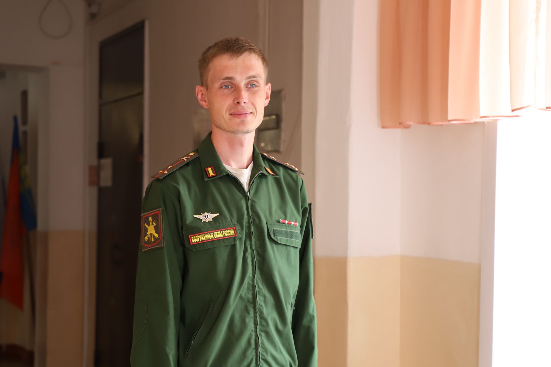 Артем Витязев, учитель начальных классов бийской Кадетской школы, старший лейтенант кадетских корпусов 