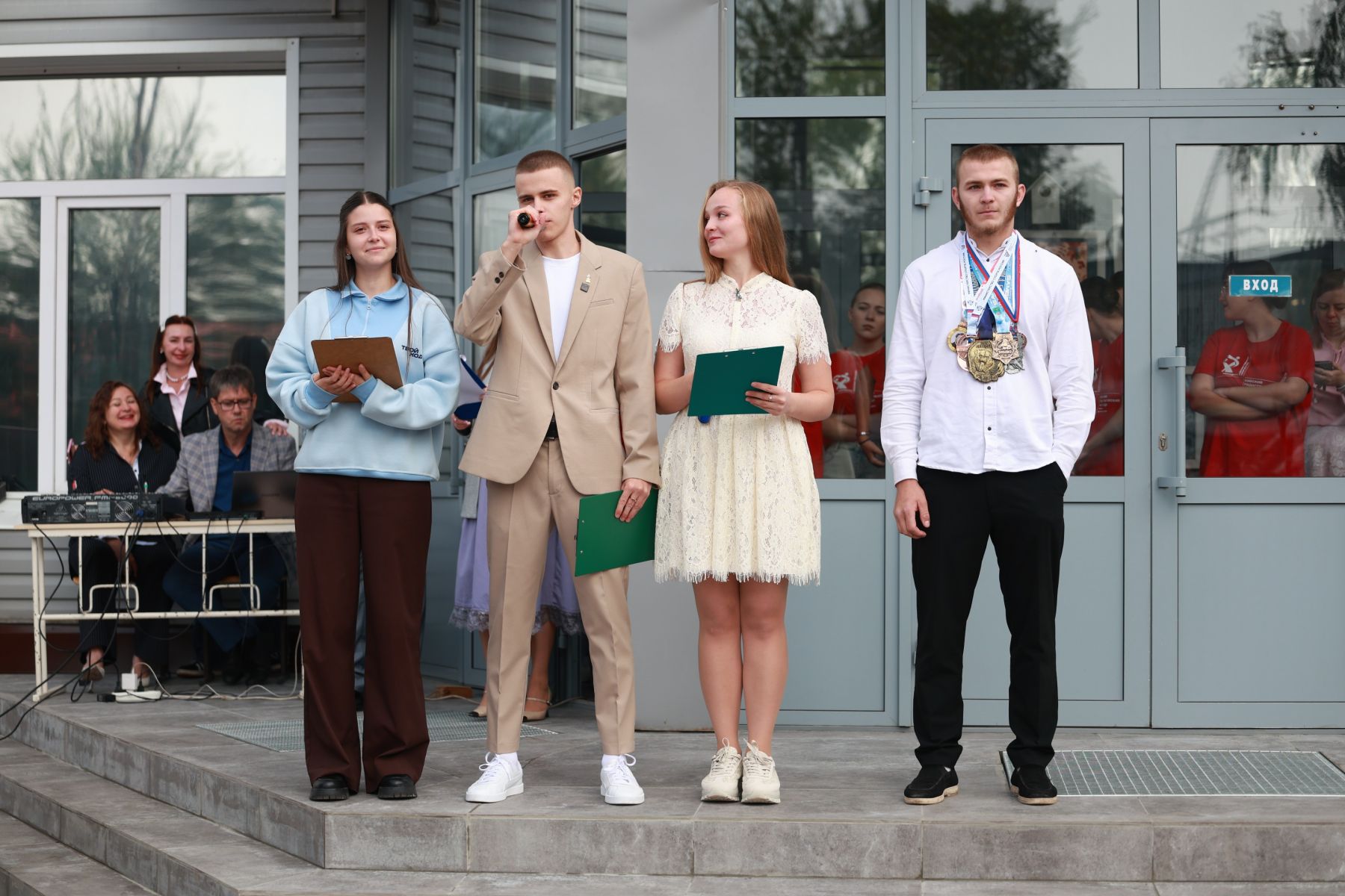 Линейка в Бийском педагогическом колледже. 