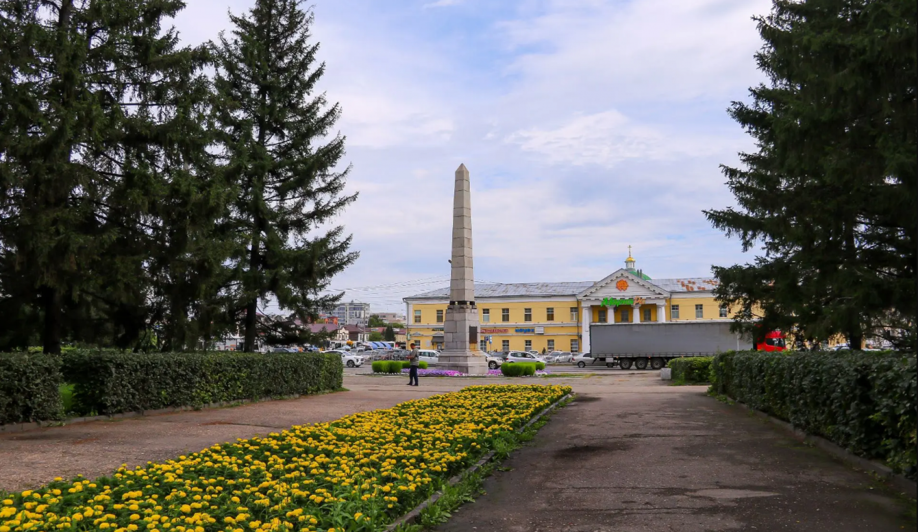 Демидовская площадь.
