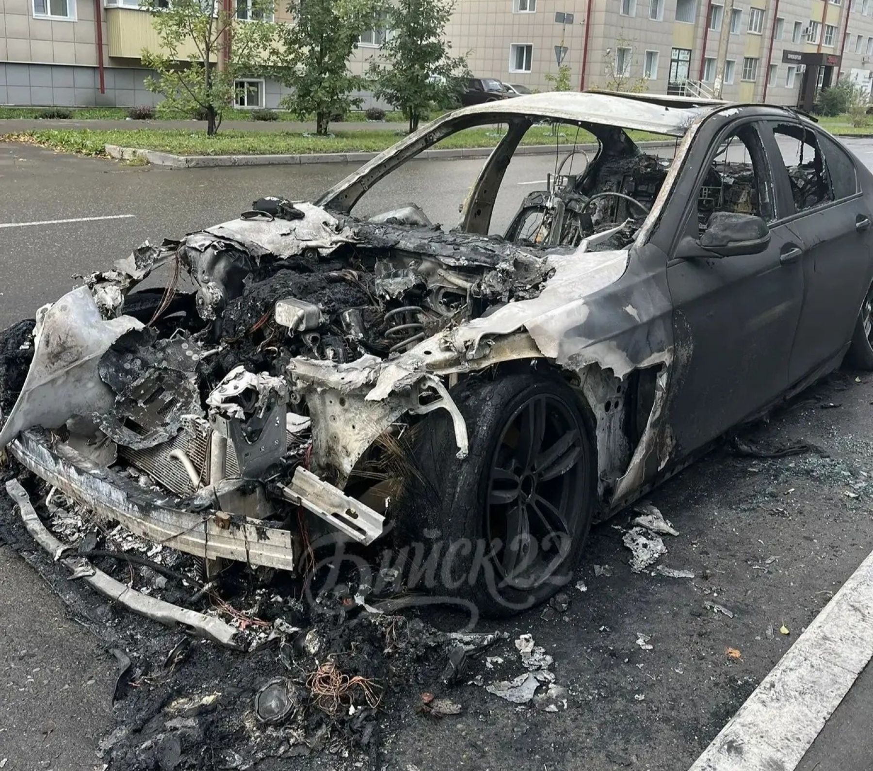 В Бийске на улице Ленинградской сгорел автомобиль