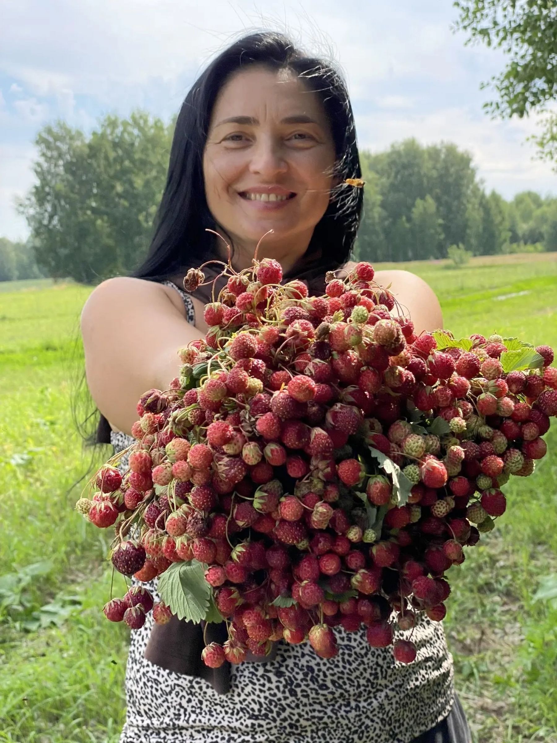 Анна Парада собирает не только грибы, но еще травы и ягоды
