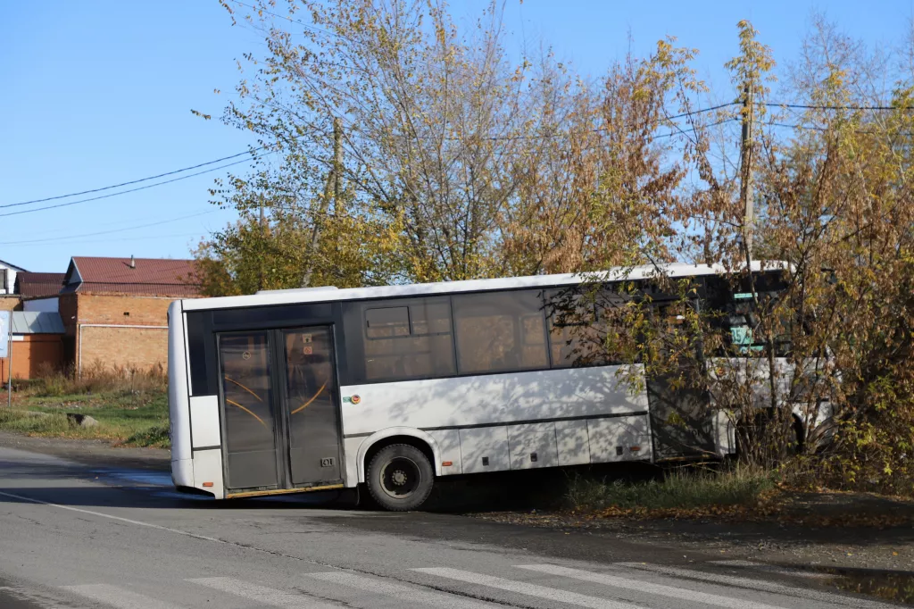 В Бийске погиб водитель автобуса (фото с места ДТП) - Информационный портал "Бийский рабочий", 08.10.2026