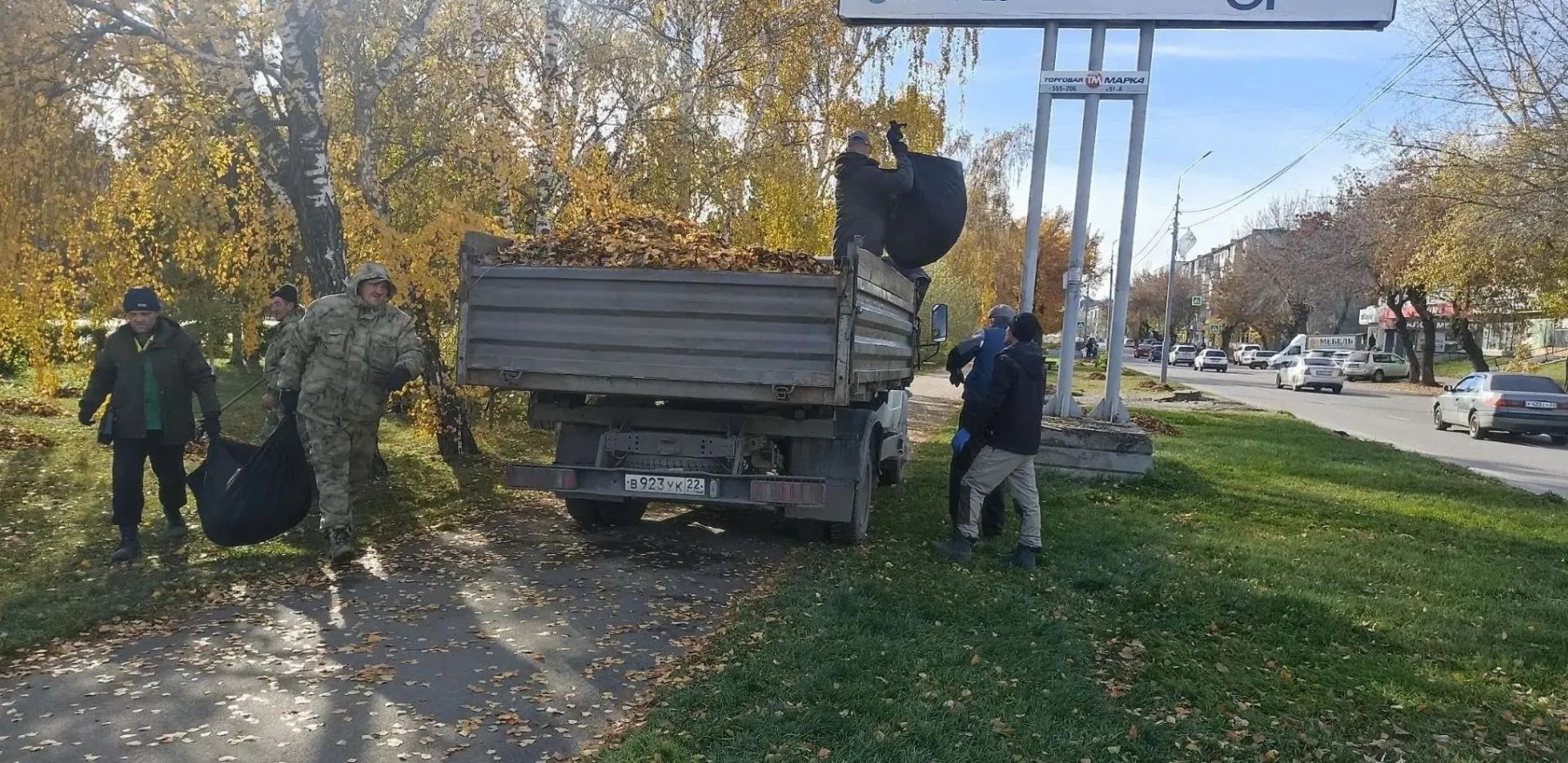 Коммунальные службы Бийска приводят в порядок улицы