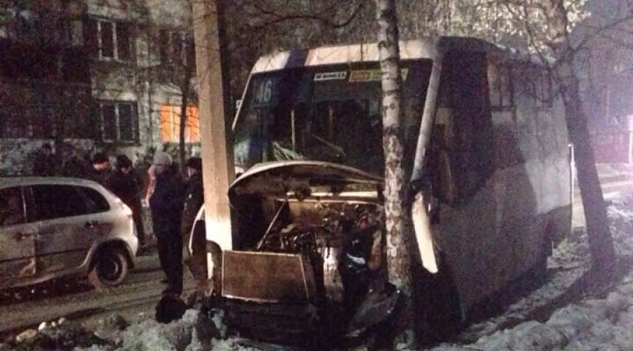 Четыре человека пострадали в ДТП с участием автобуса в Бийске 