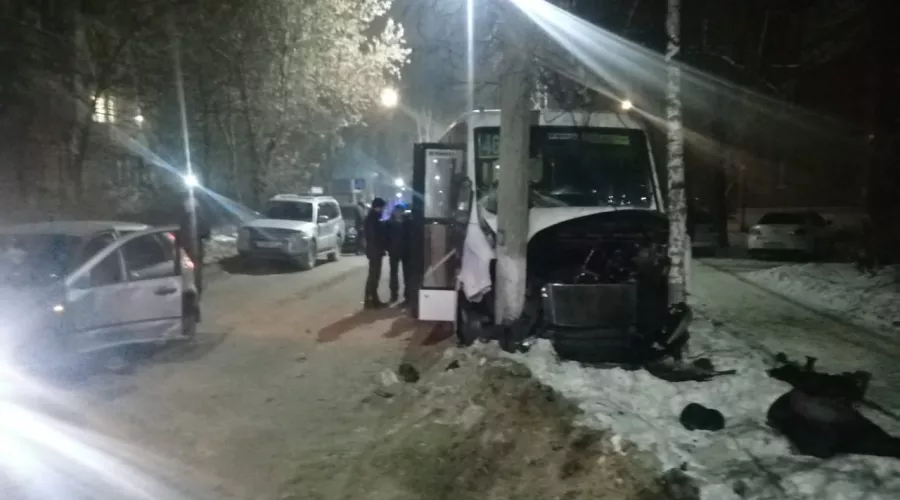 ДТП с автобусом в Бийске спровоцировала девушка-водитель 