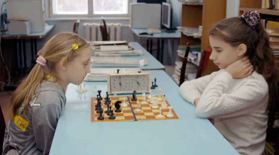 Алтайских школьников и студентов будут активнее привлекать к занятиям шахматами 