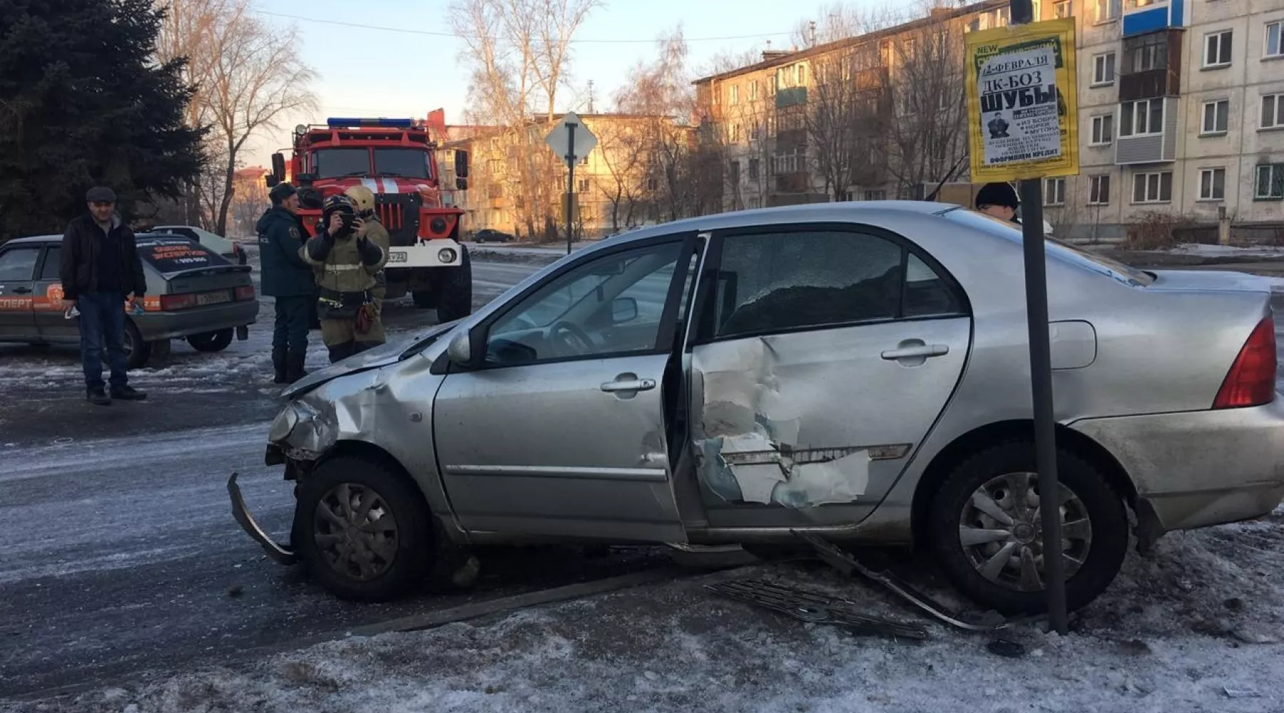 Два автомобиля получили серьезные повреждения при столкновении в Бийске 