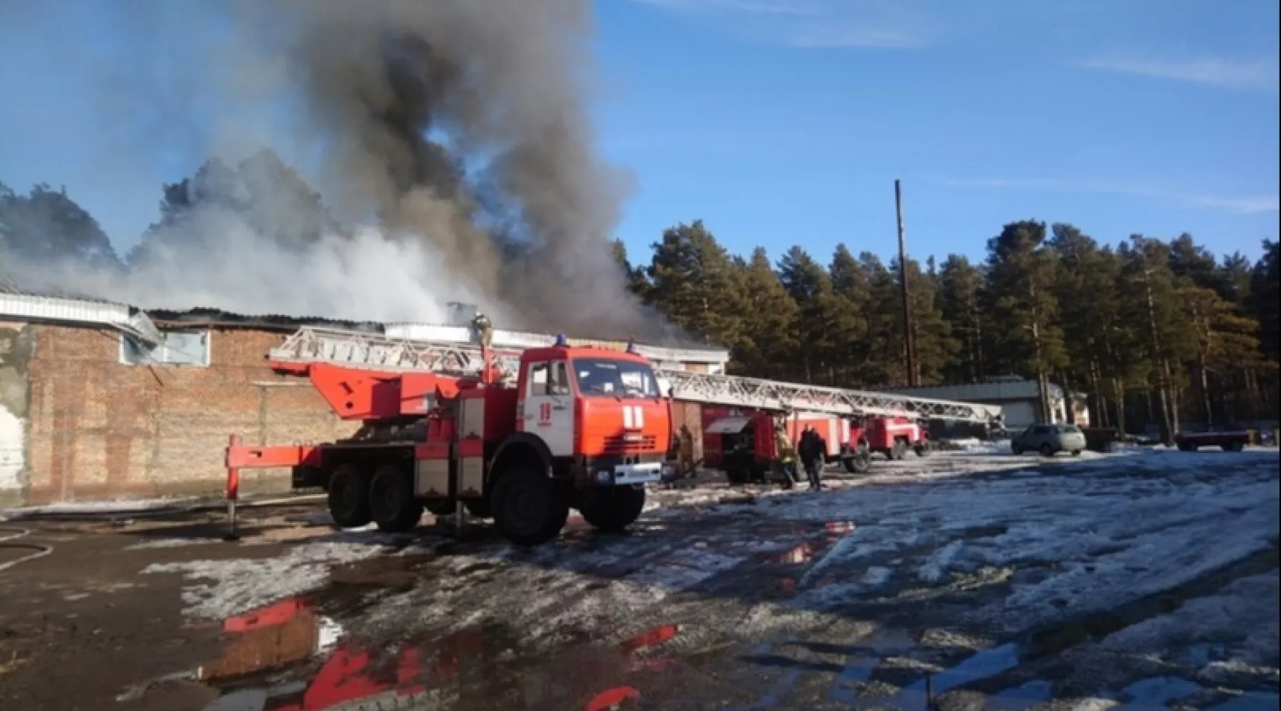 Крупный пожар произошел в заречной части Бийска   