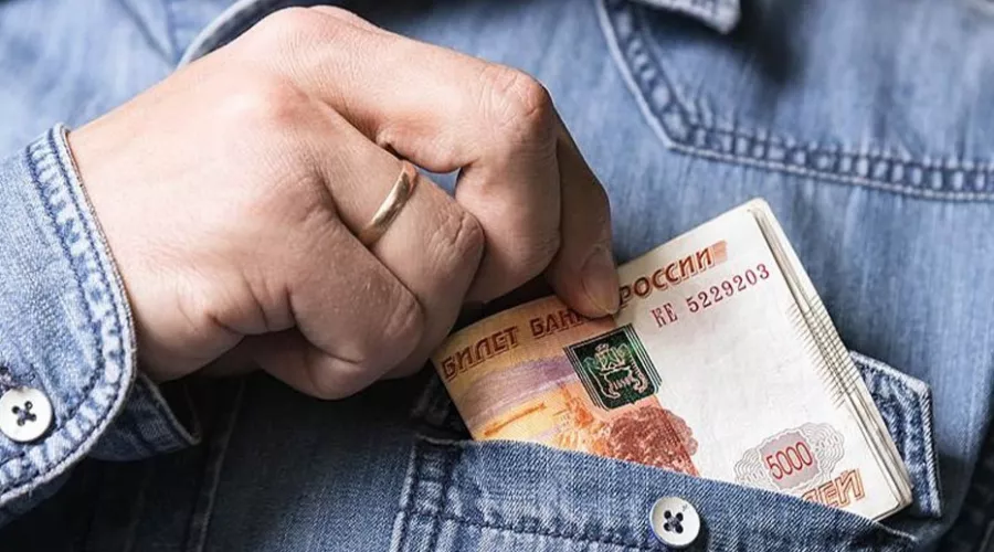 Кому в Барнауле работодатели обещают платить по 100 тысяч рублей