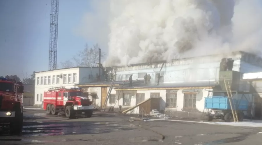 Здание Бийского речпорта пострадало от пожара 