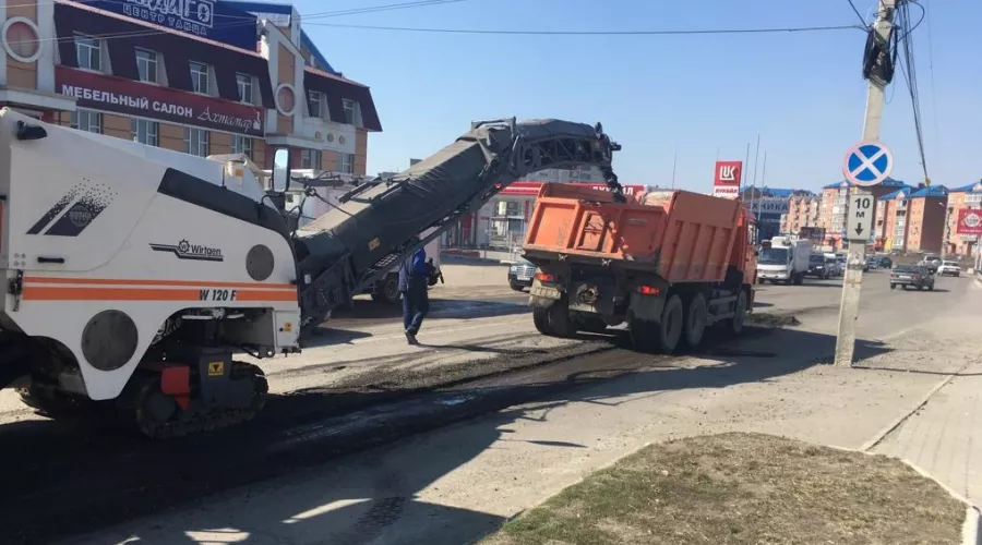 Раньше срока в Бийске начался ямочный ремонт дорог 
