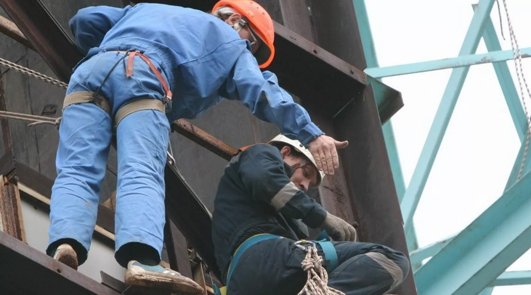 Жители края часто падают на рабочих местах