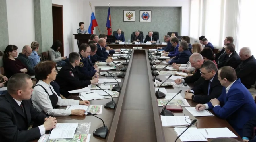 Организацию сбора мусора обсудили в правительстве Алтайского края 