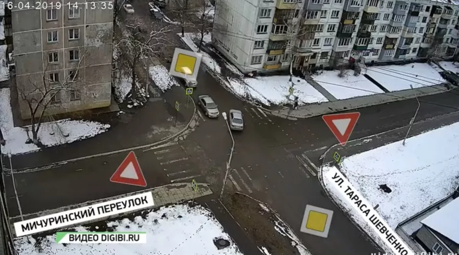 Изменен приоритет проезда перекрестка улицы Шевченко и переулка Мичуринского 
