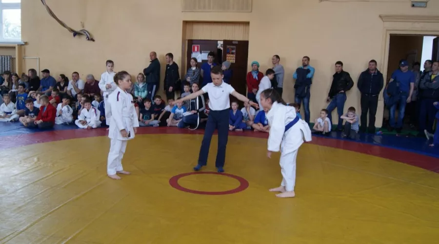 Более сотни юных дзюдоистов дебютировали на соревнованиях в Бийске