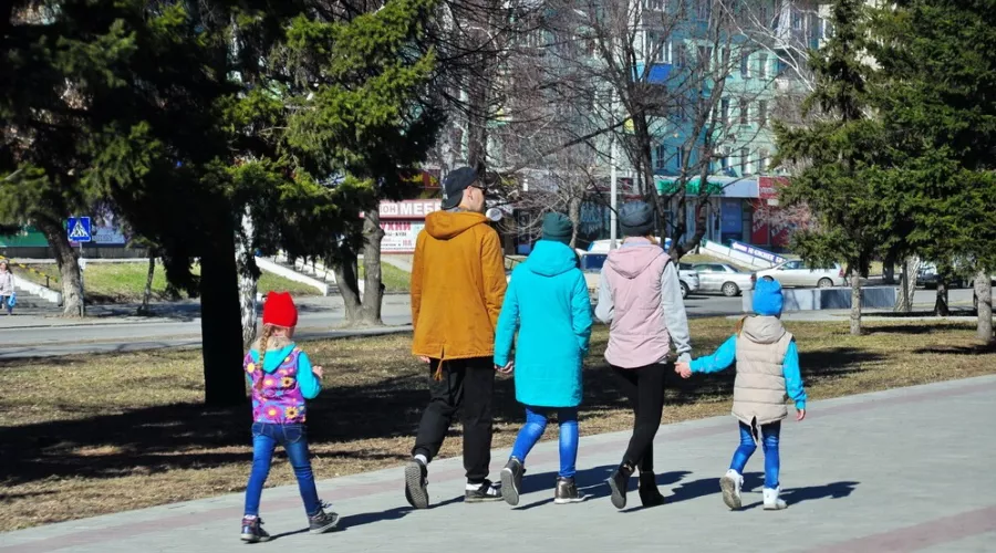 Психолог объяснила, на что ориентируются россияне при выборе цвета одежды 