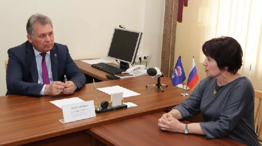 Алтайские депутаты рассмотрят вопрос о повышении зарплаты муниципальным служащим