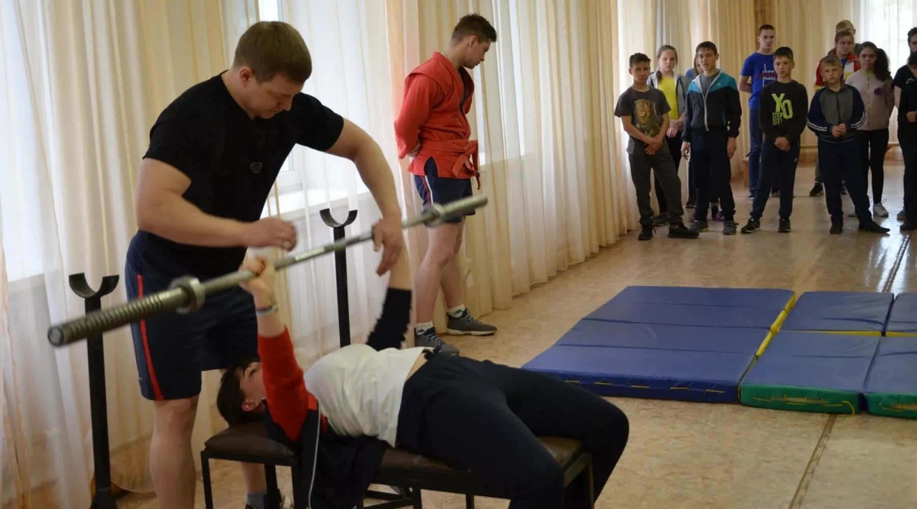 Бийские полицейские провели «Зарядку со стражем порядка»