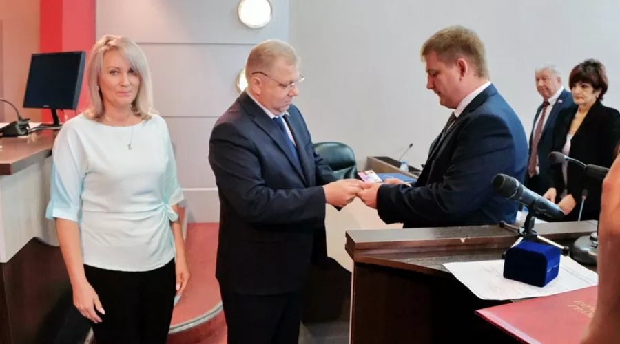 Новым депутатам Думы Бийска вручили удостоверения 