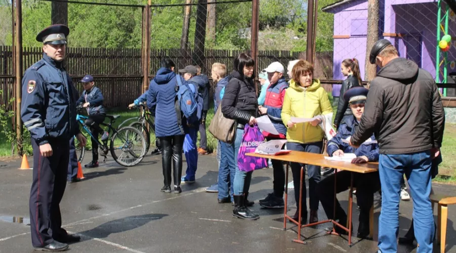Конкурс для школьников «Безопасное колесо» провели в Бийске сотрудники ГИБДД 