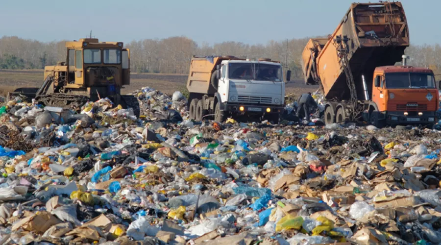 Тариф на вывоз мусора снизили в Омске жильцам многоквартирных домов 
