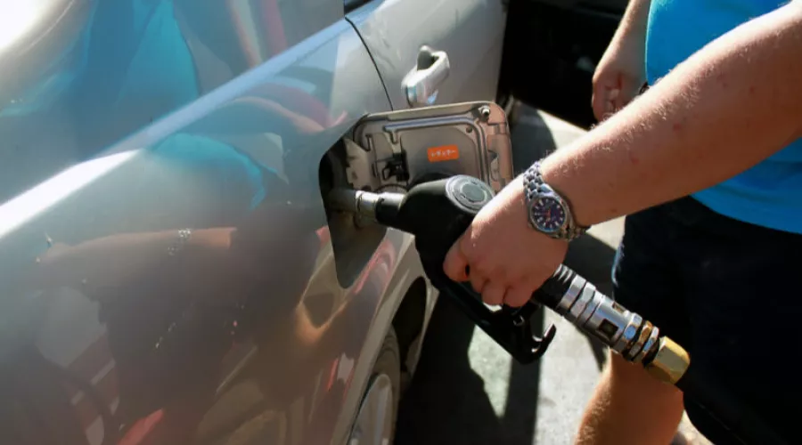 Чиновники объяснили данные Росстата о росте цен на бензин 