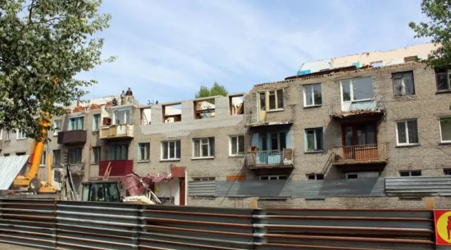 Затянувшийся ремонт дома № 90 на улице Разина, вновь продлевается