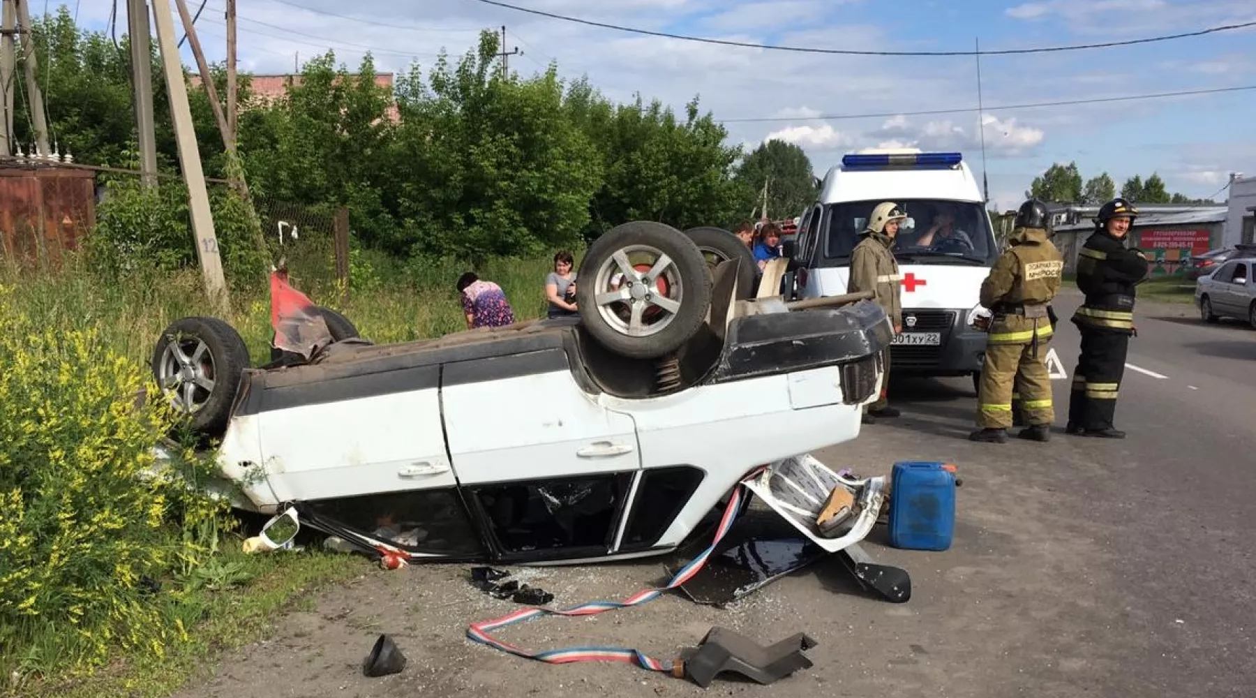 ДТП с переворотом произошло в Бийске в районе Межрайбазы 