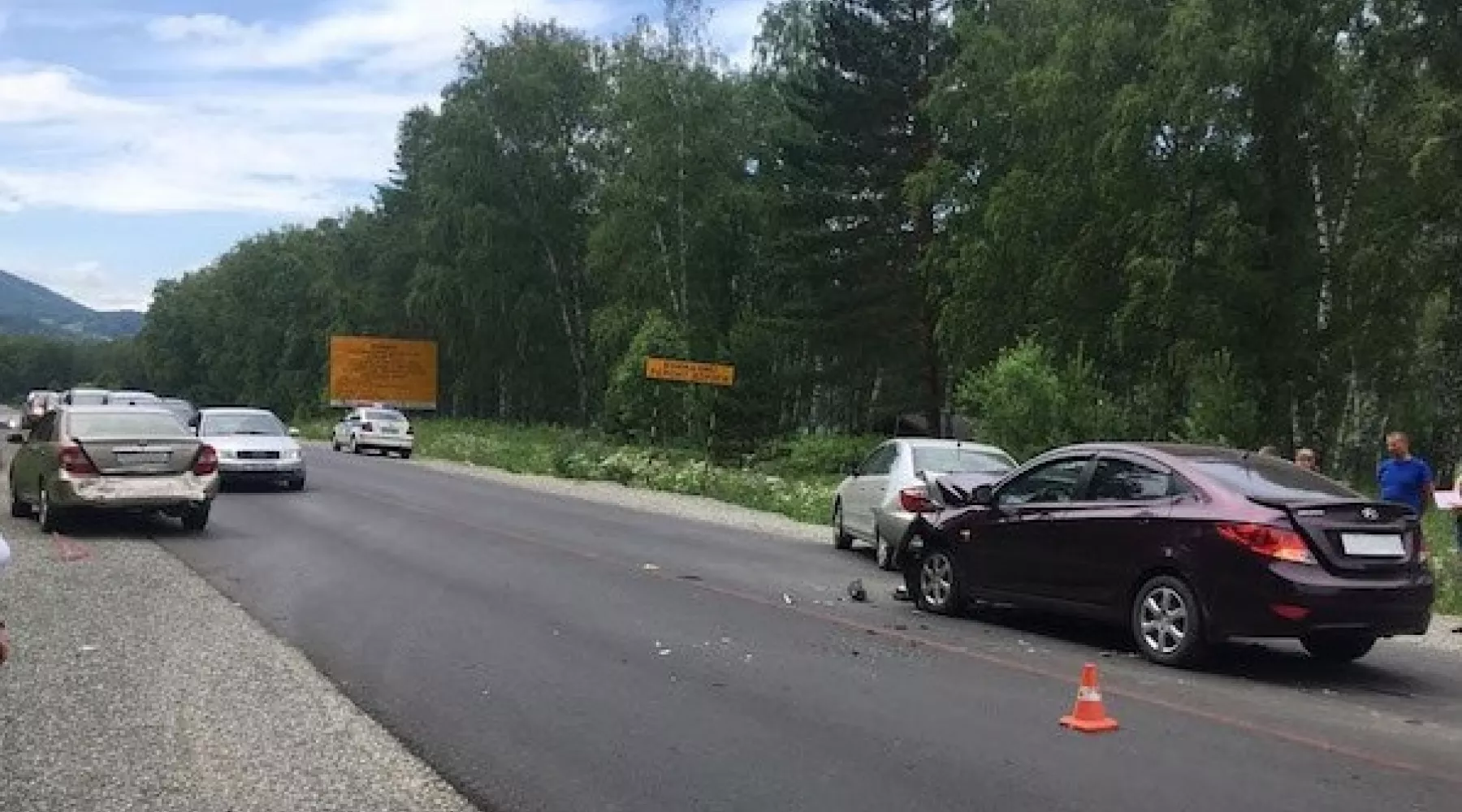 Управляя автомобилем Hyundai, бийчанка протаранила две машины на Чуйском тракте