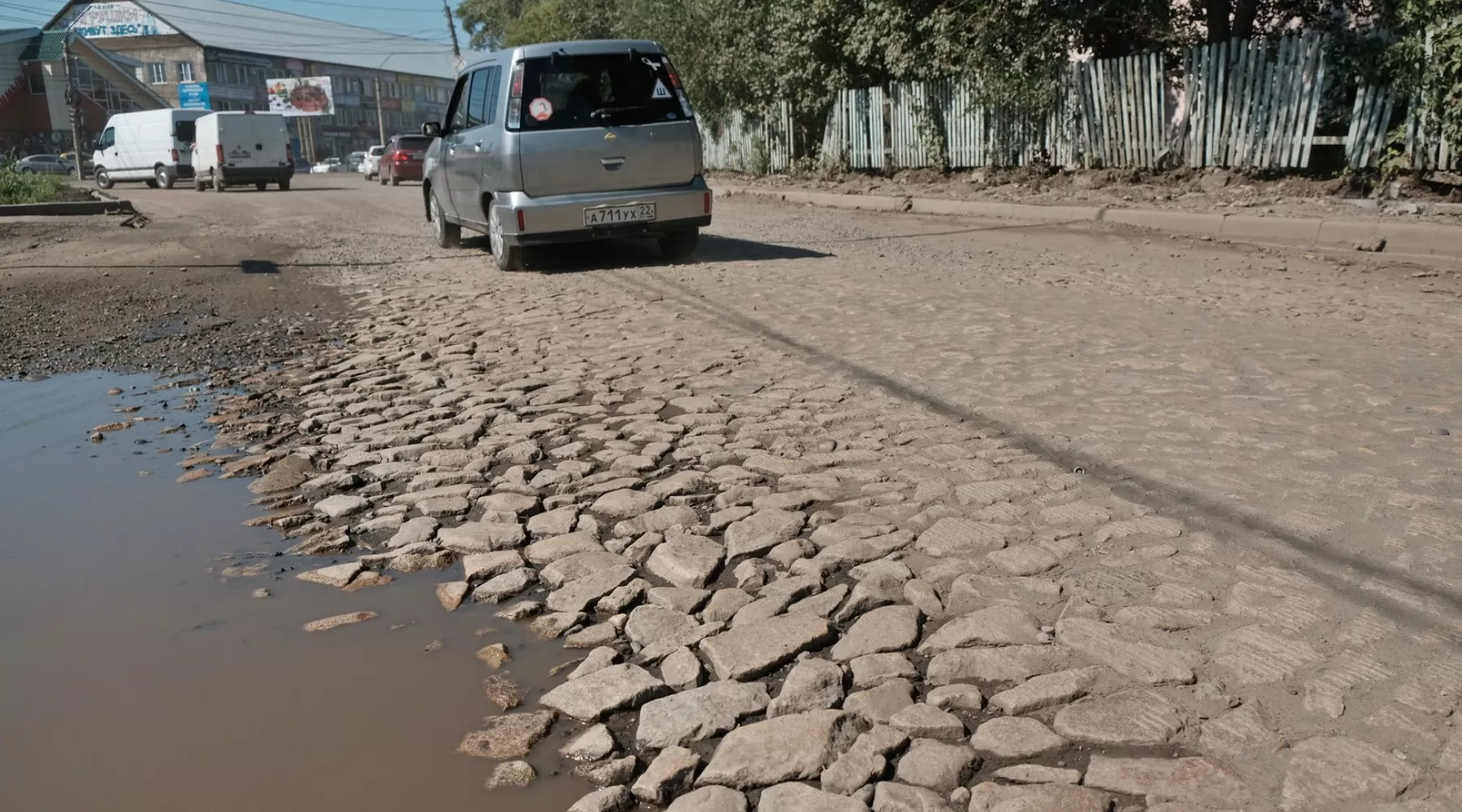 В Бийске обнажилась брусчатка 30-х годов