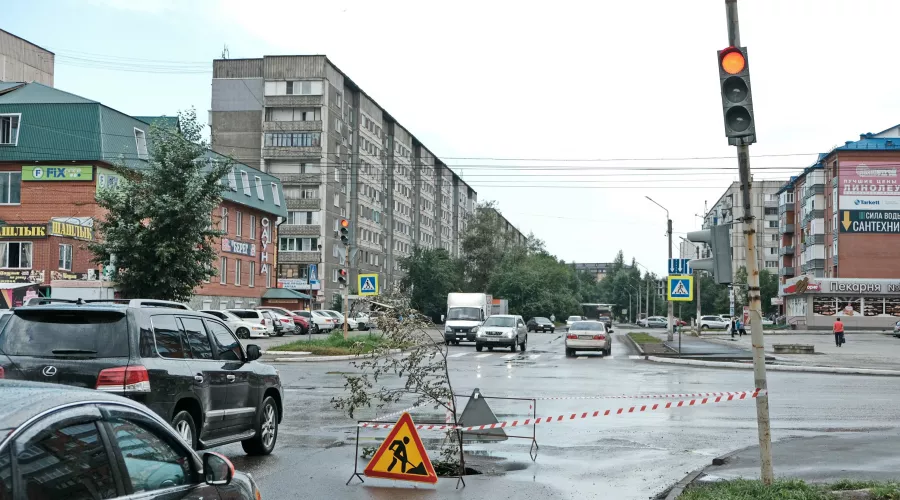 Провал на отремонтированном перекрестке в Бийске устранят в ближайшее время