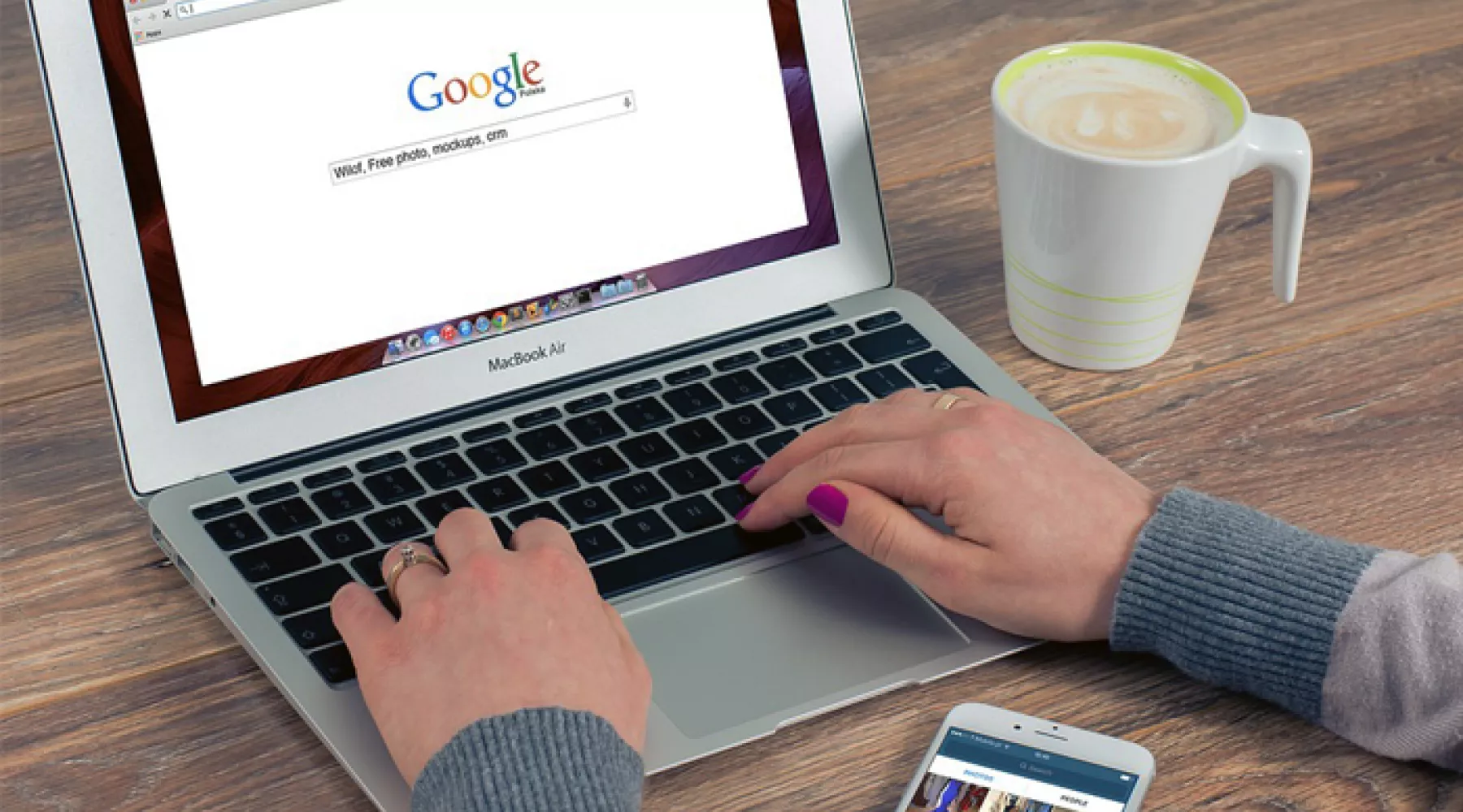 Штатным работникам в России разрешат трудиться дома 