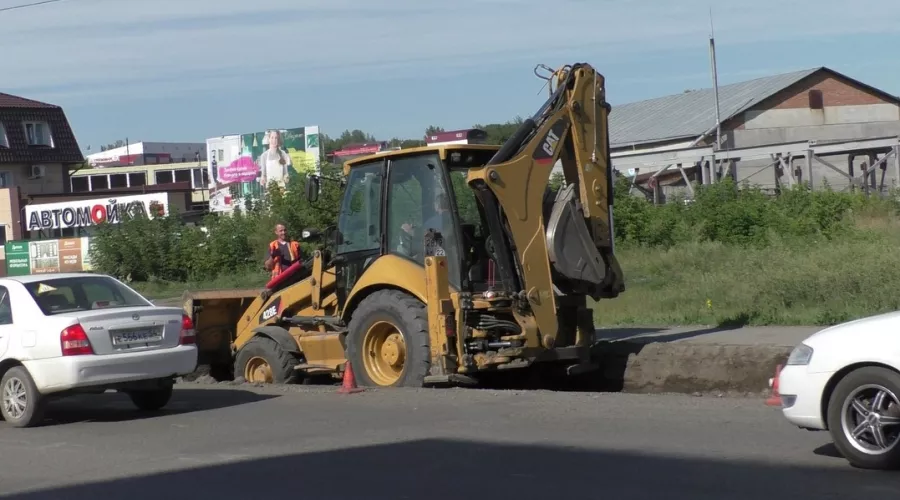 На перекрестке Трофимова-Севастопольская приступили к расширению проезжей части 