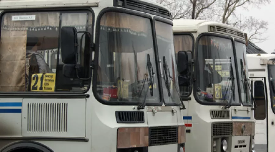 Кондуктор бийского автобуса оскорбила пассажирку за мелкие монеты 