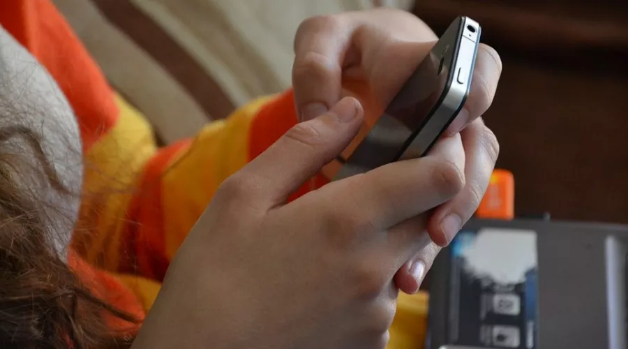 Использование мобильных телефонов в школах ограничат 
