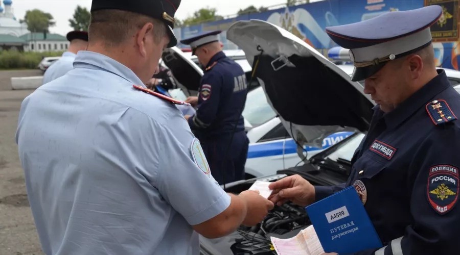 В МВД России «Бийское» провели строевой смотр служебного автотранспорта 