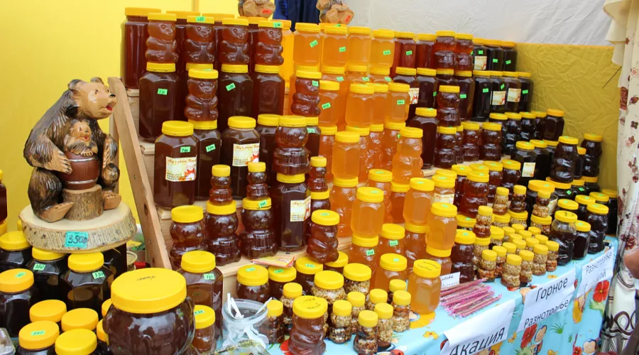 Мёдом не намазано: в Бийске отменили ярмарку продуктов пчеловодства