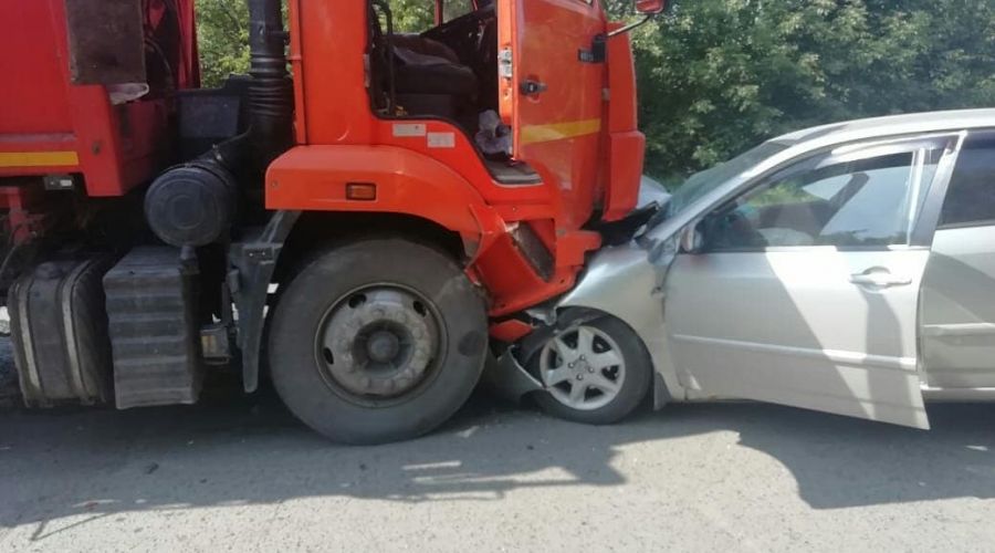 Аварком бийск все дтп бийска. Мусоровоз в Бийске. Бийский рабочий авария. Наряженный мусоровоз в Бийске.