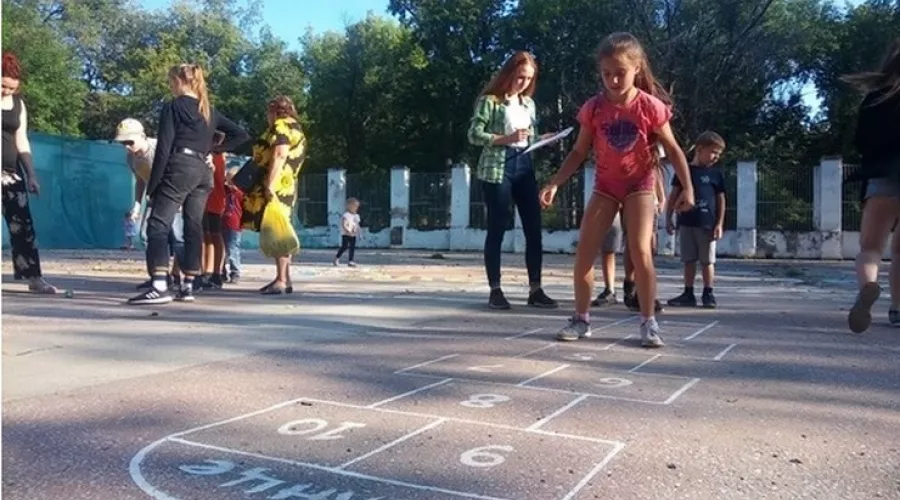Турнир по игре в классики состоялся на танцплощадке городского Дворца культуры