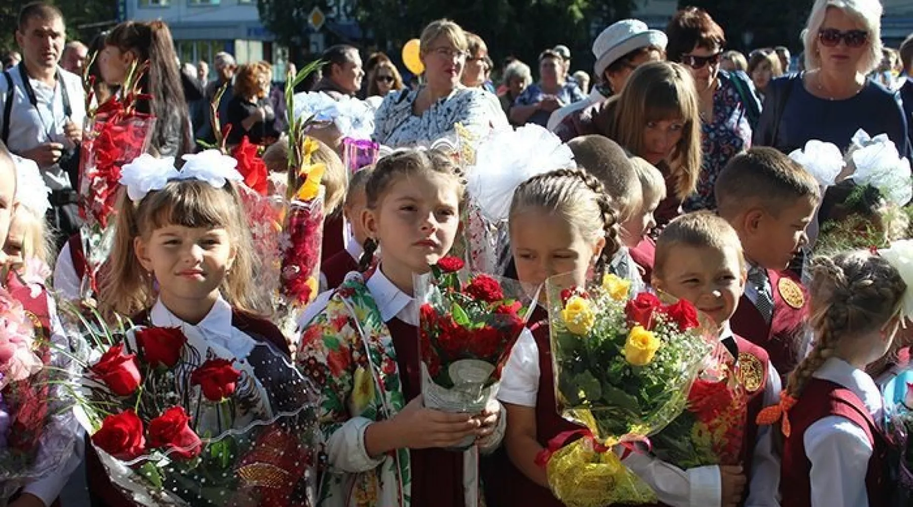 Здравствуй, школа: расписание торжественных линеек в школах Бийска 2 сентября 