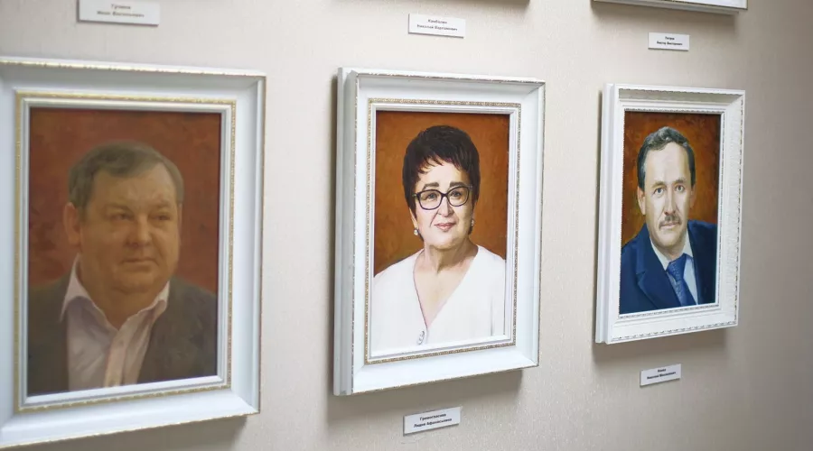 В бийской галерее градоначальников заменили портрет Лидии Громогласовой