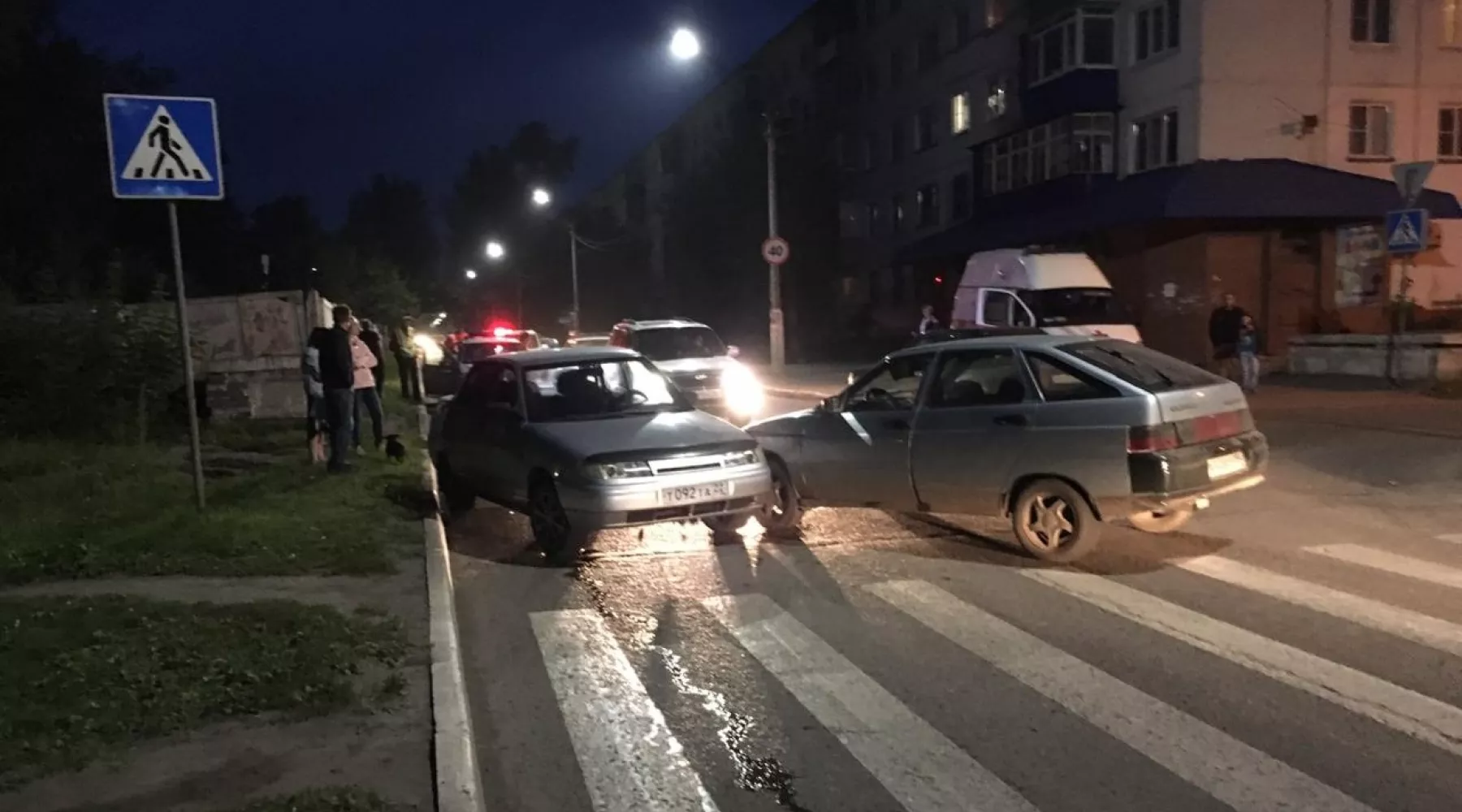 Два ВАЗа не смогли разъехаться на Социалистической в пятницу вечером 