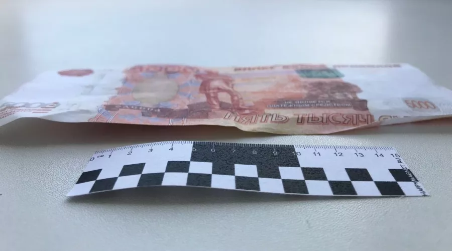 Будьте осторожны: в Бийске вновь изъяли фальшивую банкноту 