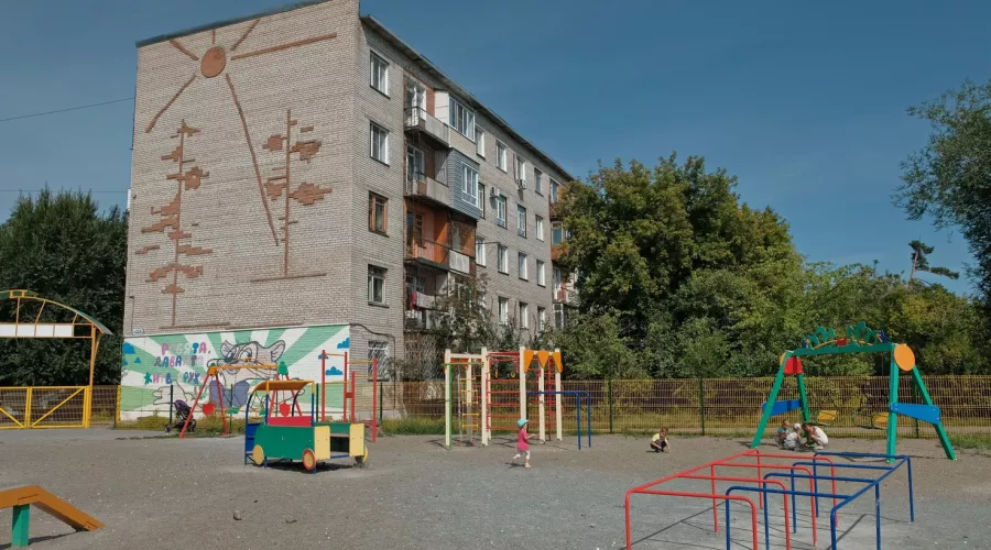 Депутаты АКЗС предлагают ввести ответственность за парковку на детских площадках