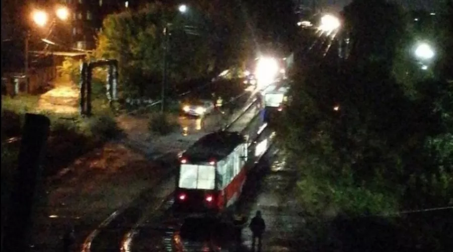 Молодой мужчина погиб в Бийске под колесами трамвая