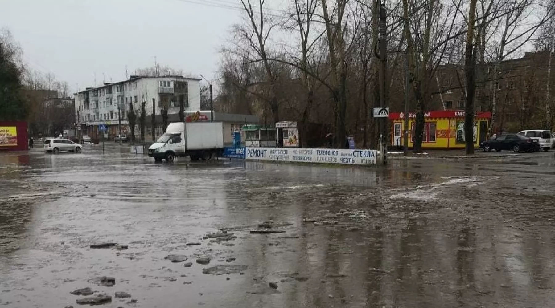 Жители квартала АБ призывают власти обратить внимание на отсутствие ливнёвок