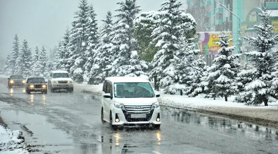 После тихих и теплых дней на Алтай придет похолодание со снегом 