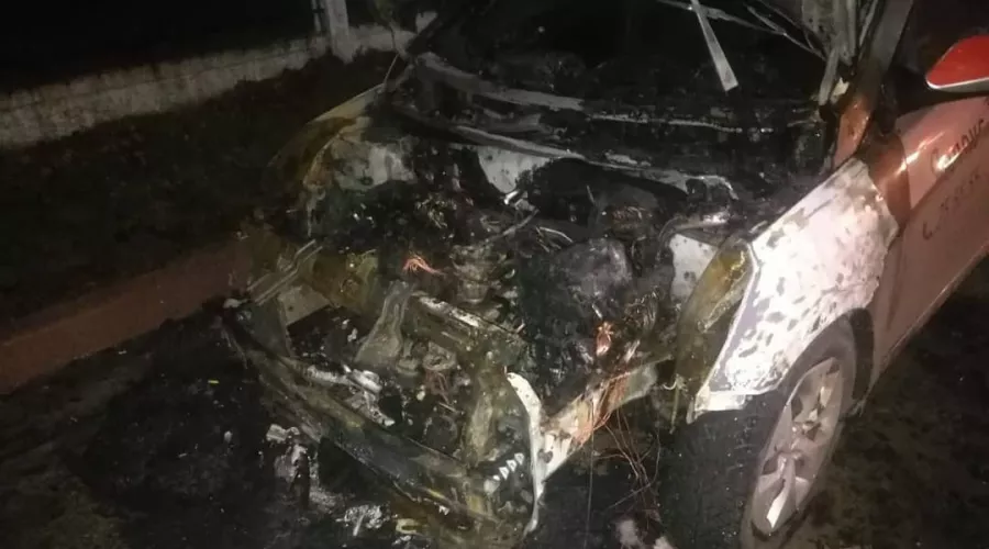 Полицейские начали поиск поджигателей шести автомобилей бийского такси 