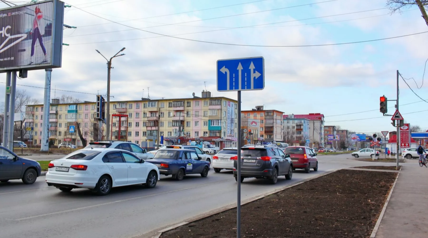 Многие водители не заметили появление нового знака на подъеме с Зеленого Клина 